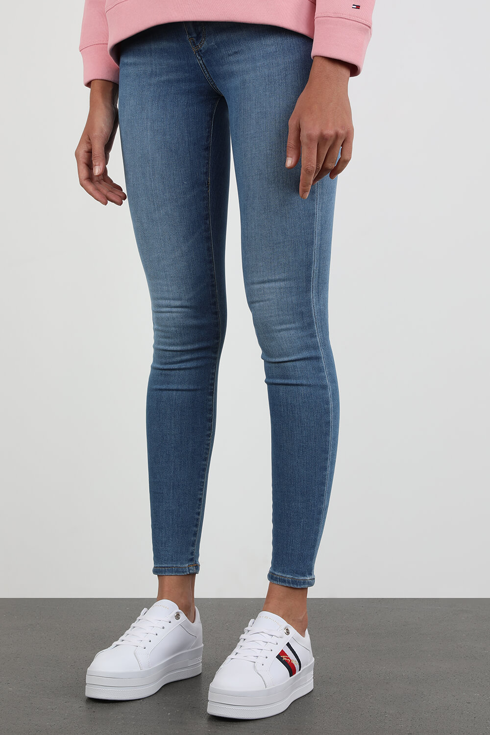 סניקרס פלטפורמה בצבע לבן